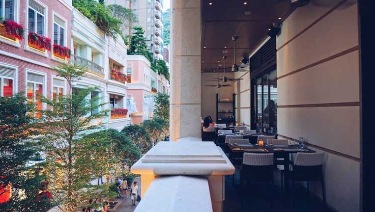 Blue Brick Bistro by Yoku Moku : lovely terrace, low prices Blue Brick Bistro by Yoku Moku : lovely terrace, low prices