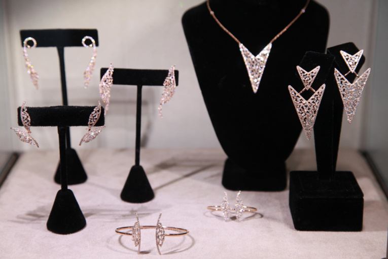 Diamonds are a girl's best friend - Aristeia by Narcisa Pheres for Jewelry Maki Diamonds are a girl's best friend - Aristeia by Narcisa Pheres for Jewelry Maki