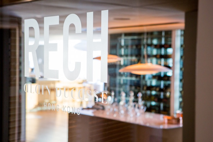 (c): Pierre Monetta (c): Pierre Monetta