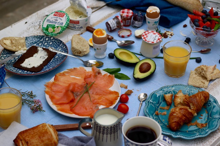 3 food delivery services, which are not Deliveroo or Foodpanda 3 food delivery services, which are not Deliveroo or Foodpanda