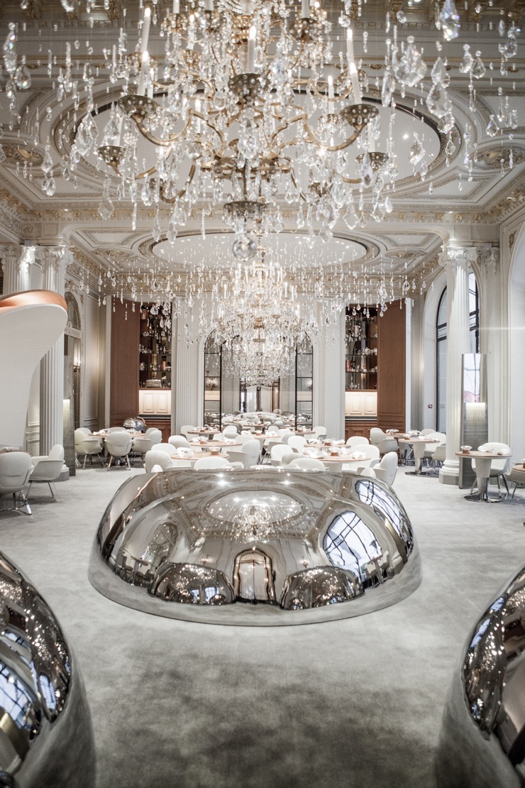 Alain Ducasse au Plaza Athénée, « naturalness » in an opulent dining room