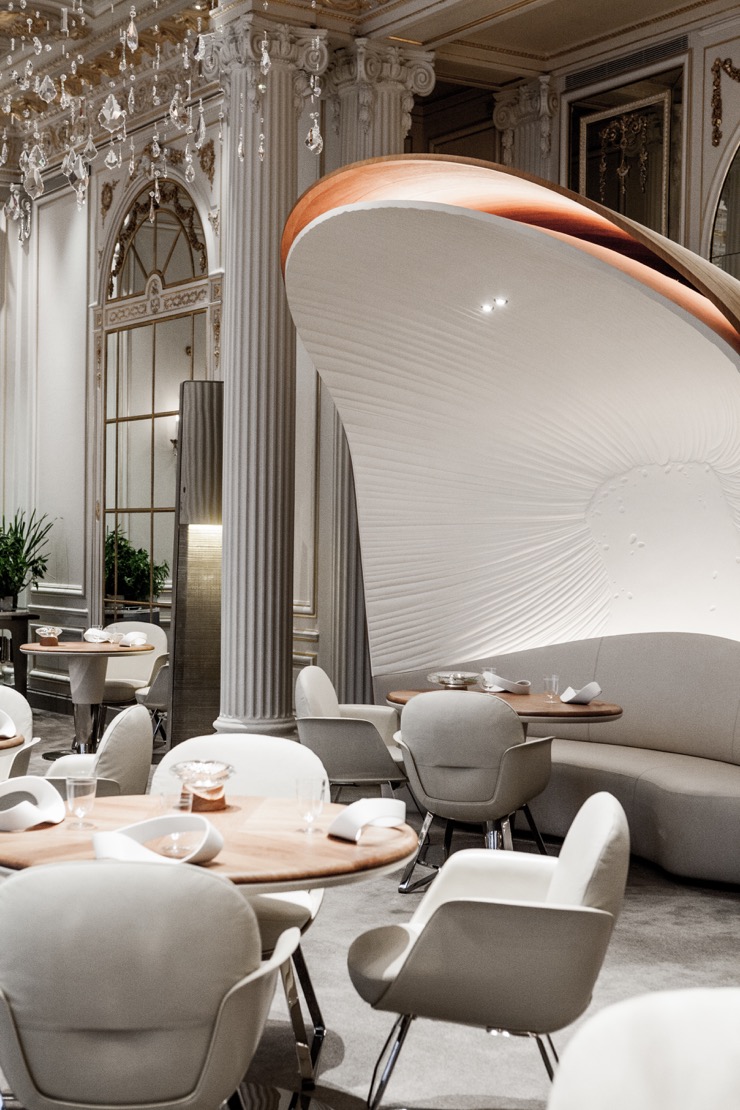 Alain Ducasse au Plaza Athénée, « naturalness » in an opulent dining room