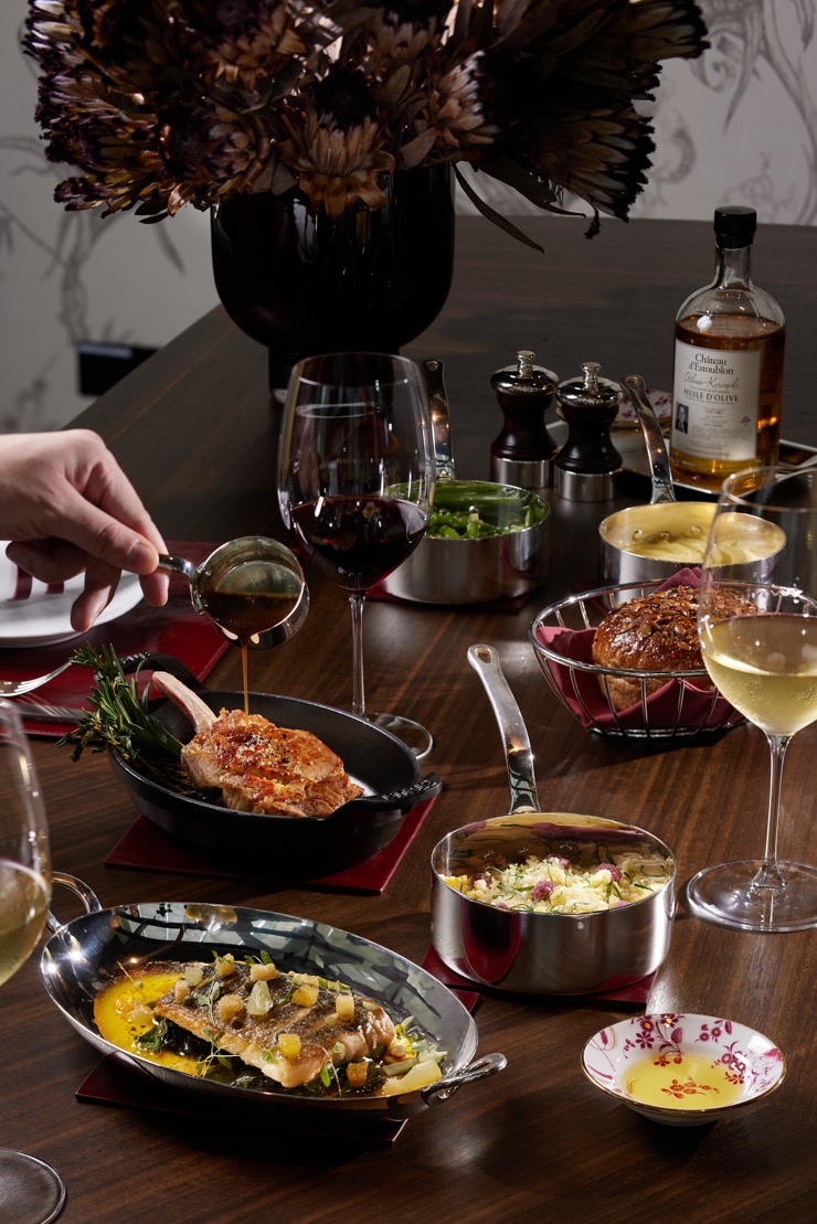 Qura: Regent Hong Kong’s bar boasts some of the best skyline views, and more. Qura: Regent Hong Kong’s bar boasts some of the best skyline views, and more.