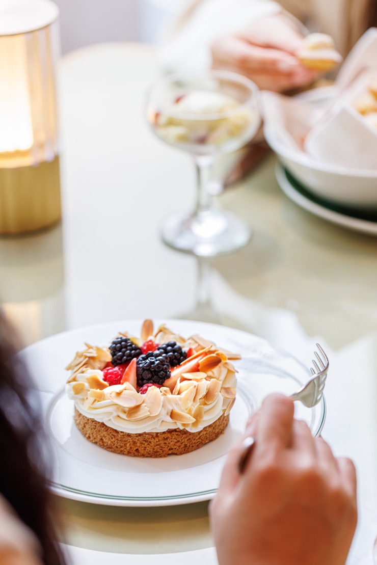 Terrace Boulud just launched its weekend brunch. And I was among the first guests to dig in.