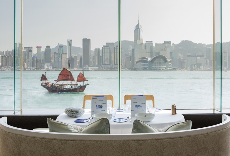 (c): Pierre Monetta (c): Pierre Monetta