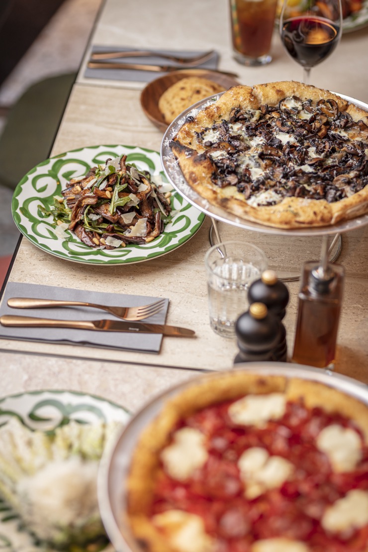 Emmer Pizzeria & Café : "let them eat pizza"