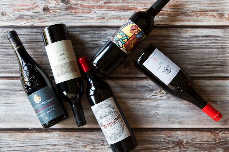 One click, our fav independent online wine shops to pour ourselves a glass of wine at home