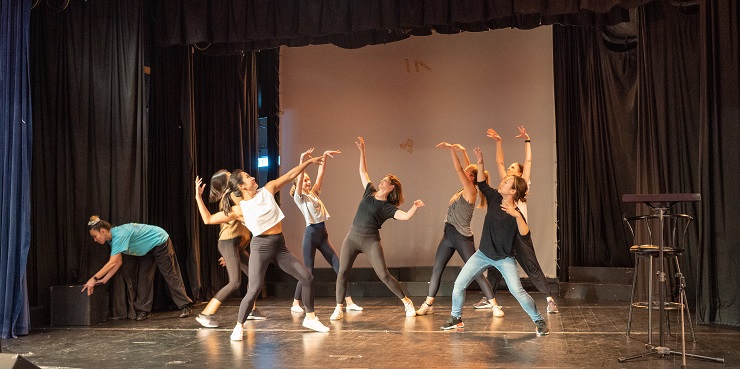 (c): Pierre Sauvage (c): Pierre Sauvage