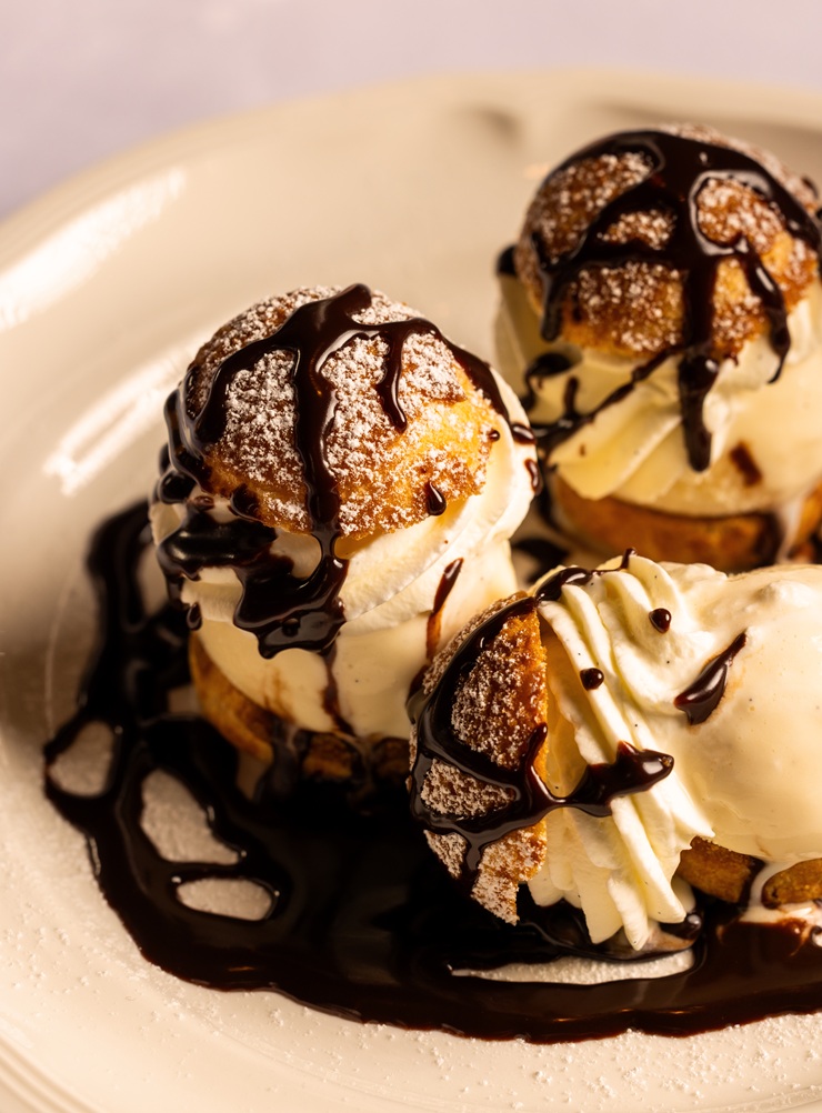 Jean-Pierre: a (festive) night in Paris – in the heart of Sheung Wan