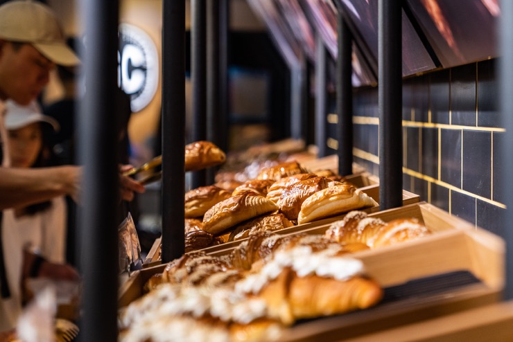 Le boulanger star Gontran Cherrier ouvre sa première boutique à Hong Kong