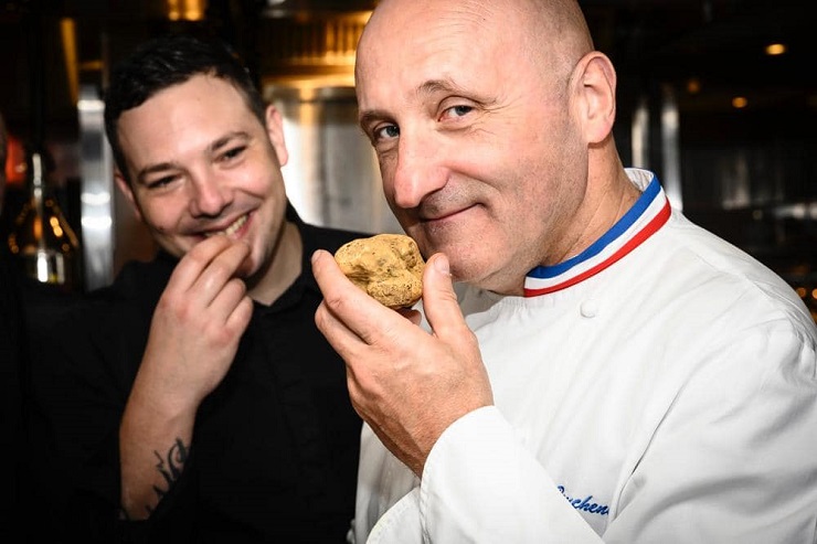 Adriano avec le chef Eric Bouchenoire