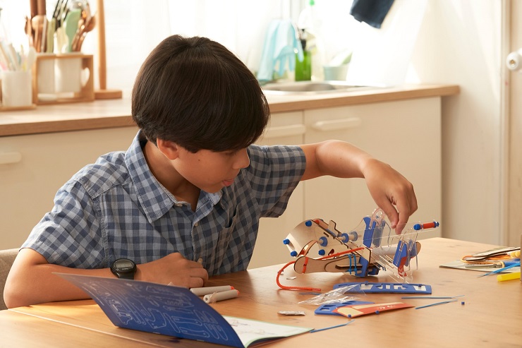 Coincés à la maison avec des enfants