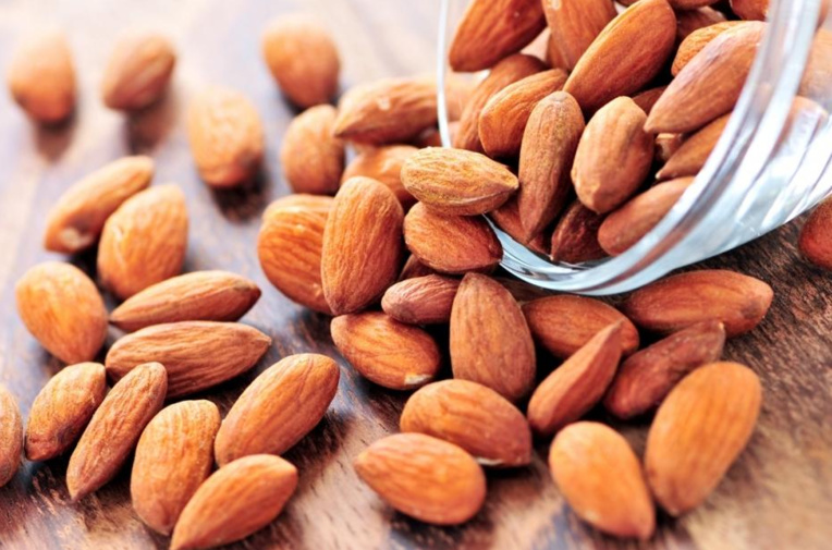 Les fiches bien-être de l’été : Mangez des amandes !