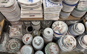 Yuet Tung China Works : le dernier atelier de porcelaine peinte à la main de Hong Kong — une visite incontournable